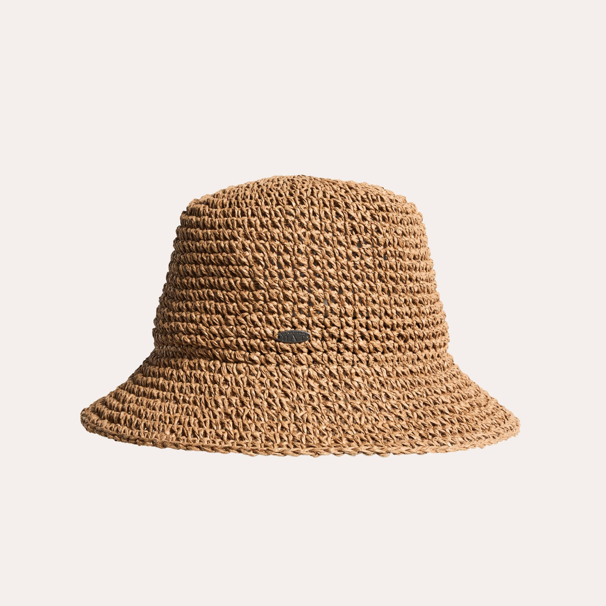 Calista - Cloche en paille de raphia crochetée chameau
