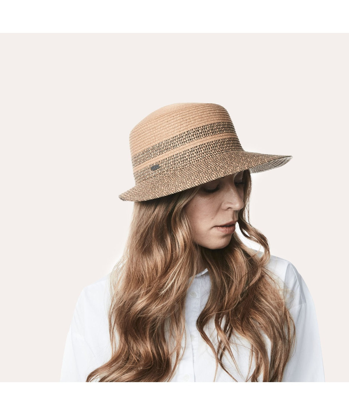 Caylee Casquette Large Bicolore avec un detail en paille naturel